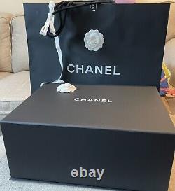100 % Authentic Chanel Magnétique Grande Boîte Vide Sac D'achat. Taille 16 X 12 X 7
